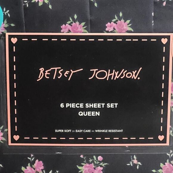 Betsey Johnson Flower Dreams Microfiber Black Pink Floral Print Queen Sheets NEW - Picture 2 of 8